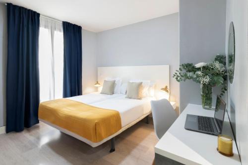 8Rooms Madrid, smart self check-in rooms