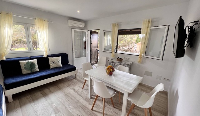 900 mt Es Pujols, fastastic two-room apartment "ISMERA 2 " very quiet! WI FI, smart TV