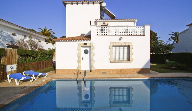 A peaceful villa with a swimming pool by the sea