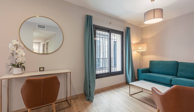 A1 Apartment with Cathedral Views – City Center & Pool
