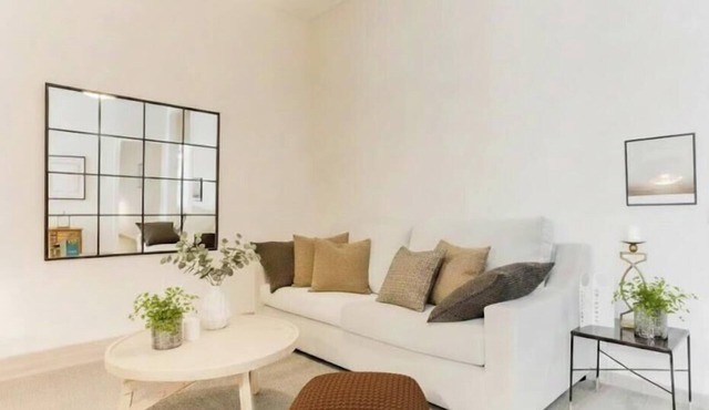 Acomodis Apartments - Cozy 8 bedroom Group Flat 4 Baths Barcelona Eixample 16 pp