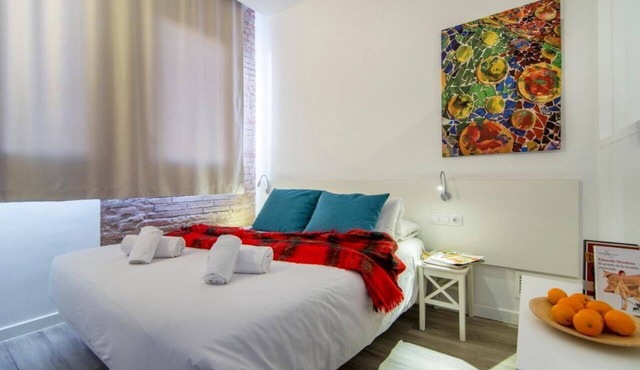 Acomodis Apartments - Nice 12-Bedr Group Flat near Sagrada Familia 24ppl