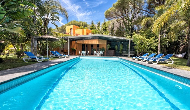 ACUARELA House with garden and large private pool. 25 minutes from Barcelona and 10 minutes from the beach
