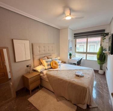 Alicante city room with AC and Wifi