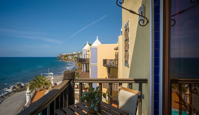 Altamar 60 Balcony beach views By CanariasGetaway