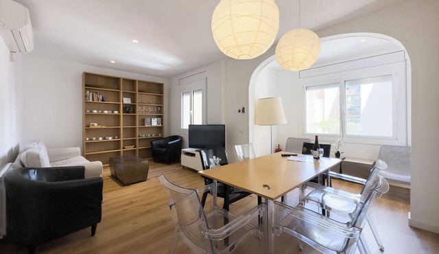 Amazing 4-bedroom apartment just minutes from downtown