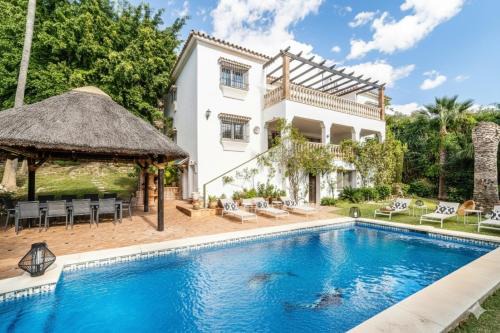 Andalusian Sun Villa with Private Pool & BBQ - EaW Homes