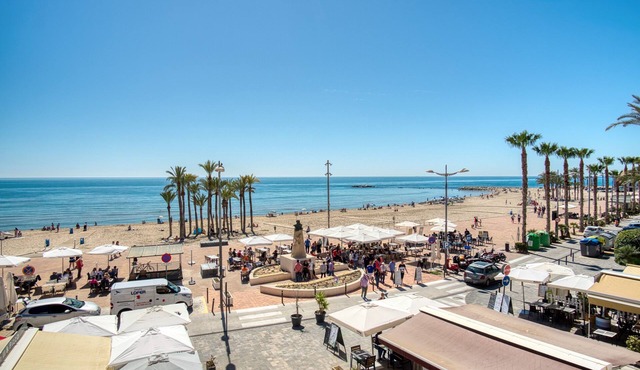 Apartamento 'Casa amarilla del mar piso 2' con vistas al mar, Wi-Fi y aire acondicionado