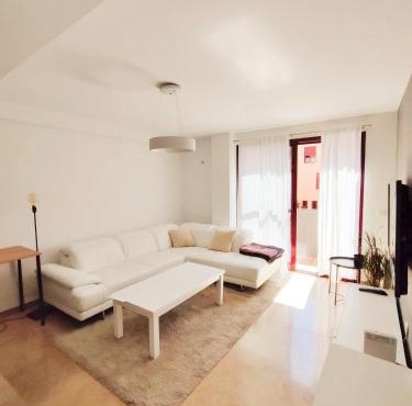 Apartamento, parking y piscina de temporada en Granada Tico Medina
