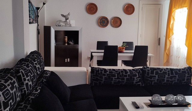 Apartment 15 minutes from the center of Valencia in front of the Peset hospital.