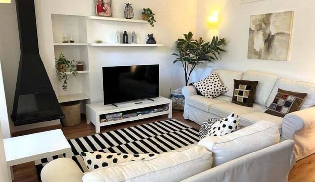 Apartment 2 Bed Fireplace, Wi-Fi & Pet-Friendly in Err