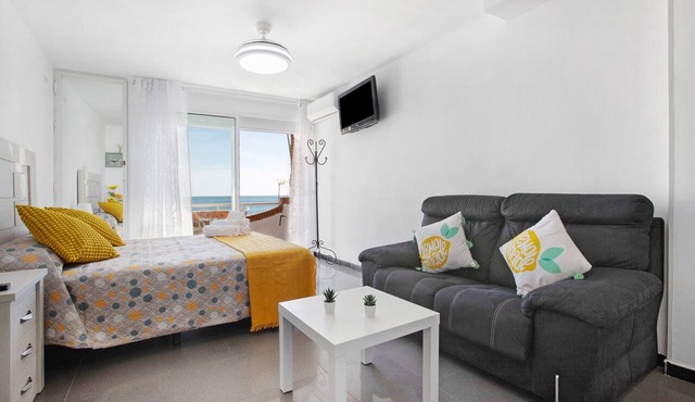 Apartment 'Bulto Carihuela B' with Sea View, Wi-Fi and Air Conditioning