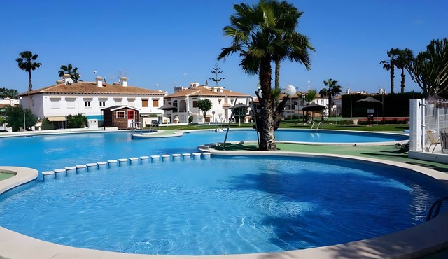 Apartment 'Bungalow 58' with Shared Pool, Wi-Fi and Air Conditioning