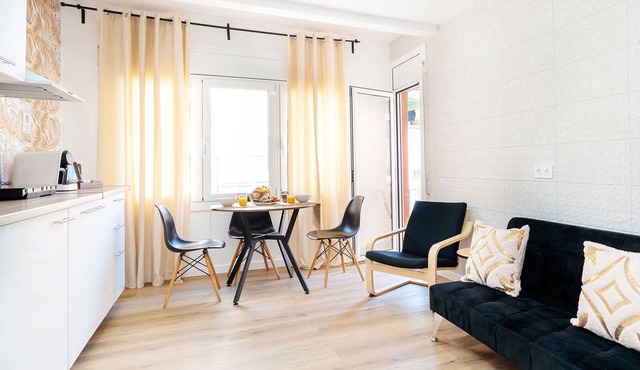 Apartment 2 Bedrooms. 10' walk to the Beach/20' Barcelona center/15' Forum Bcn
