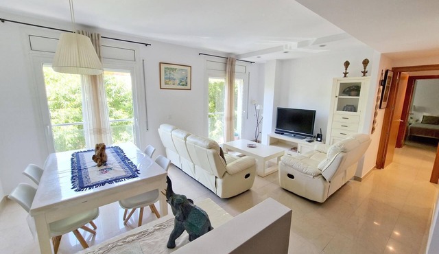 APARTMENT WITH PARKING CLOSE TO THE CENTER AND TO THE BEACH