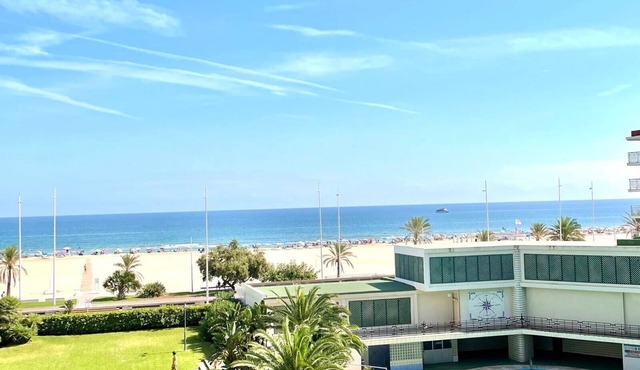 Apartment 'Gandia Tropicana Suite' with Sea Views, Wi-Fi and Air Conditioning