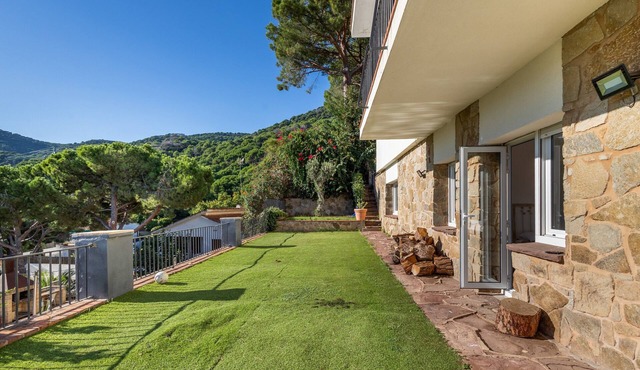Apartment 'Habitaciones Marice' with Sea Views, Private Pool and Wi-Fi