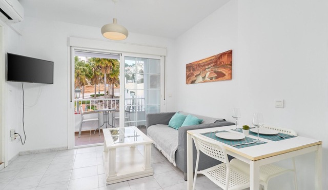 Apartment in 'N9' Hotel with Shared Pool, Wi-Fi, and Air Conditioning