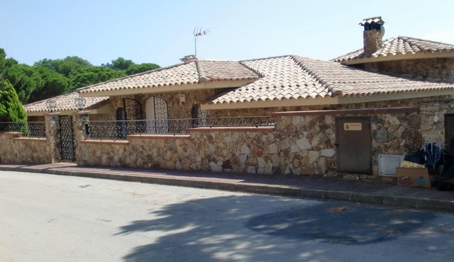 Apartment in private villa 1.5 km. from Lloret de Mar. 500 meters away from Cal beach