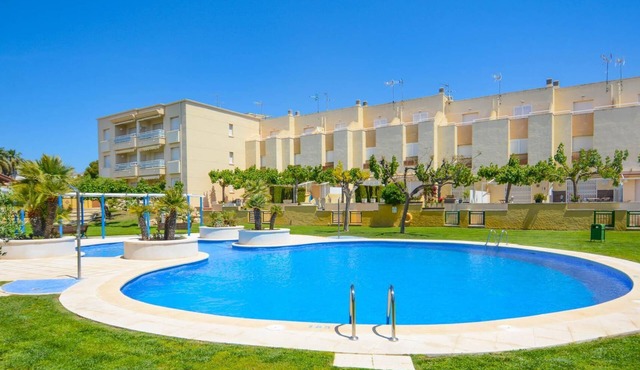 Apartment on the seafront with communal area and pool