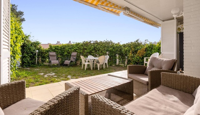 Apartment with private garden and pool 1km beach