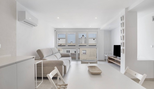 Apartment 'Zurbarán' with Balcony, Wi-Fi and Air Conditioning