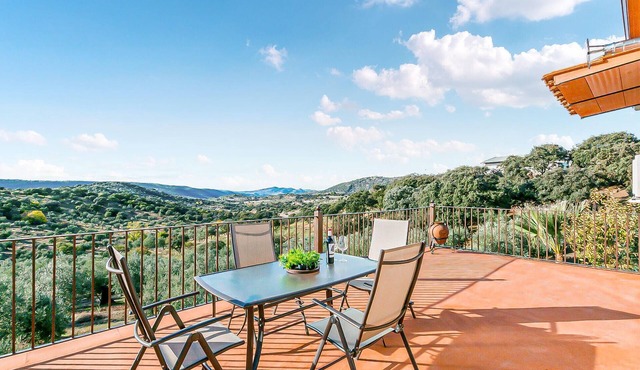 Awesome home in Villanueva del Rey