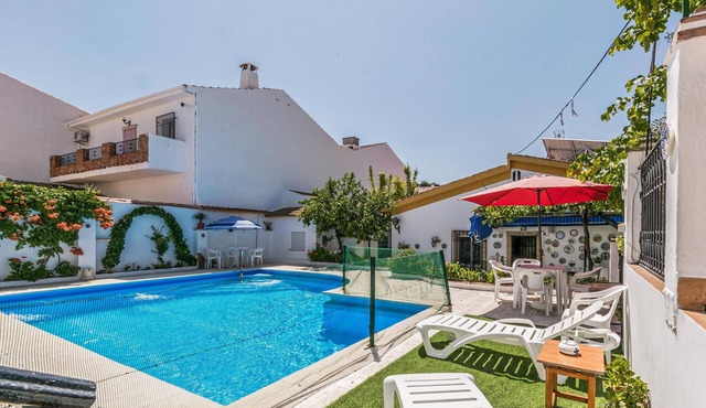 Awesome home in Fuente Tojar