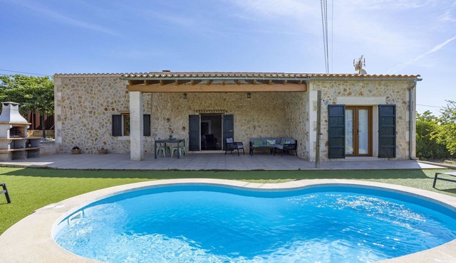 Beautiful farm with 2 bedrooms, 2 bathrooms, wifi, pool and barbecue