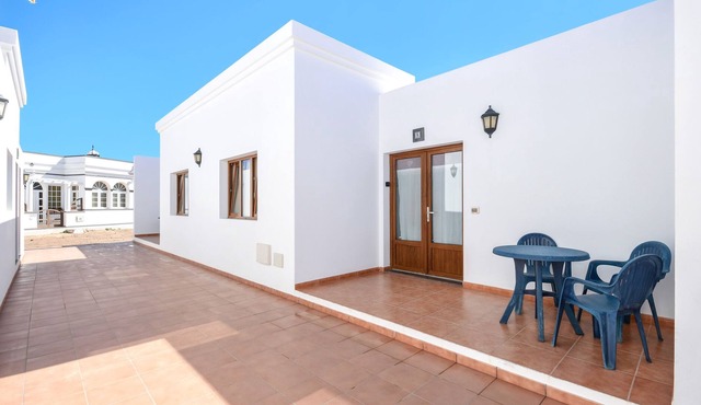 Beautiful Holiday Apartment "Flor Dos" with Sea or Mountain View, Wi-Fi & Terrace