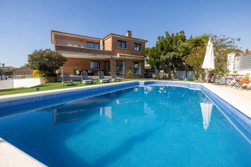 Blue Oasis Retreat by Fidalsa