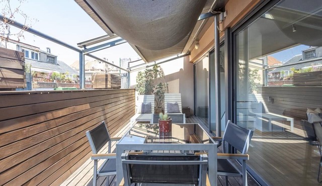 Bonanova attic apartment w/private terrace for 6