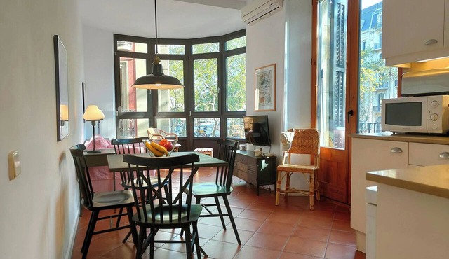 Bright 1-Bed Apartment on La Rambla, Barcelona. RJ