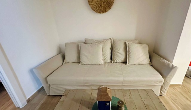 Budget & cozy 2 bedroom apartment next to Mecat Sant Antoni