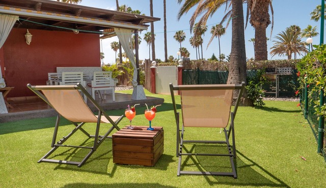 Bungalow with large terrace overlooking the pool