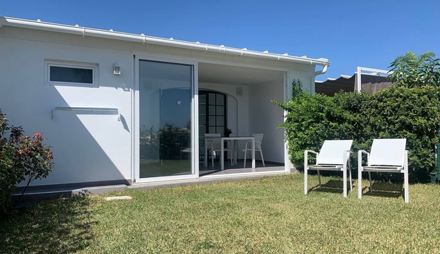 Bungalow with private garden Sonnenland Suites I