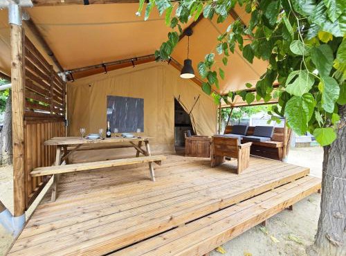 Camping Costa Dorada Tienda Lua