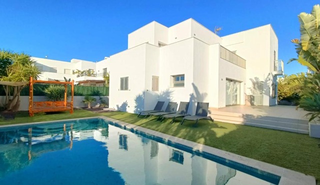 Can Torri - Moderna casa con piscina privada