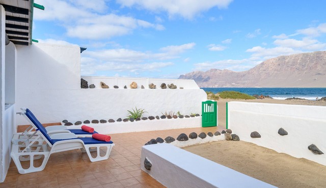 Caracolillos House, Famara Surf Beach