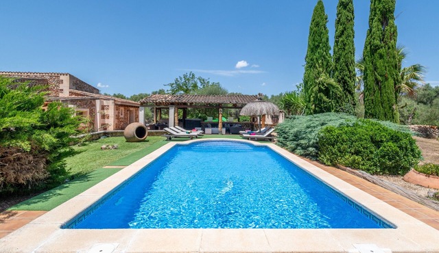 Cas Mostatxet: Spacious Holiday Home with Pool and Mountain Views in Sencelles