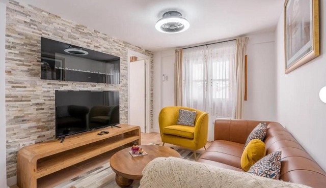 Casa al Andalus - Chic, serene, and Posh Center City Pad
