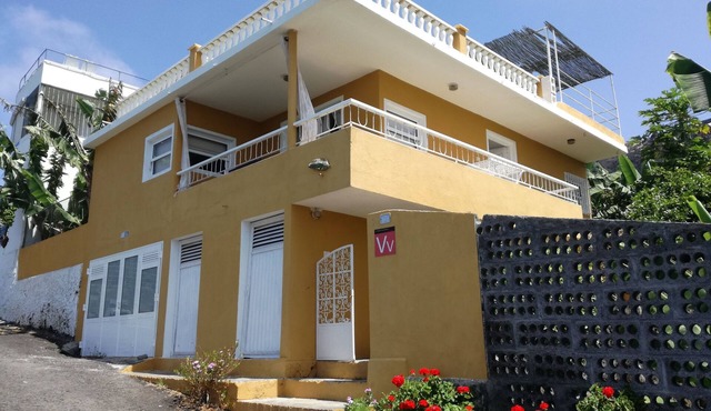 Casa Banana - Holiday home on the coast with views