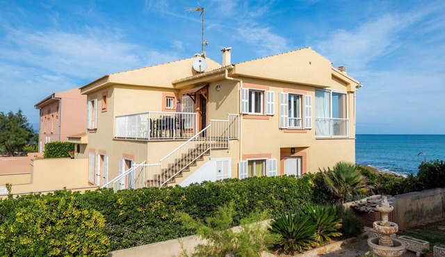"Casa Calma" in First Line to the Sea with Wi-Fi & Balcony