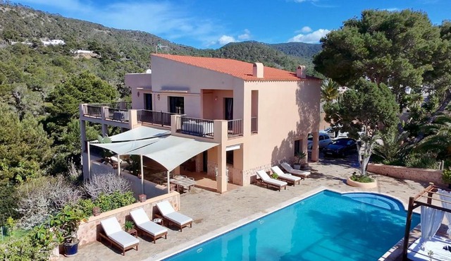 Casa en Cala Vadella con piscina y vistas al mar