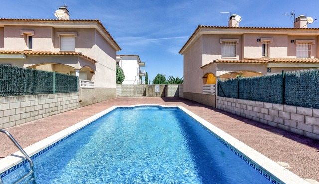 Casa Mallols: 4 Bedrooms with Shared Pool