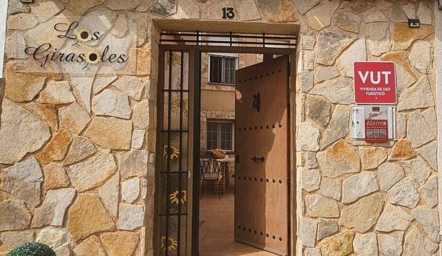 Casa Turística Los Girasoles – Rural Getaway with Fireplace, Patios & Pool Access