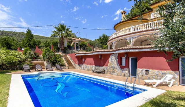 Catalunya Casas Spacious, Sublime Villa just 15km to Barcelona!