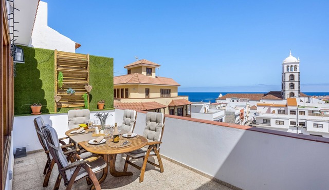 Central Penthouse w/big terrace & ocean/city view