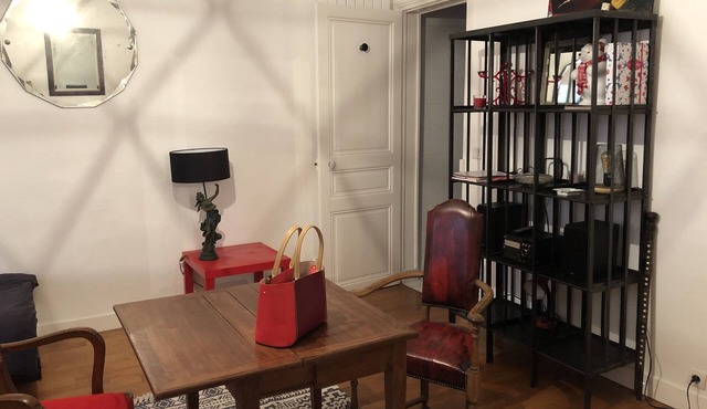 Charming large Studio Center Paris, the lively and fashionable neighborhood in Paris