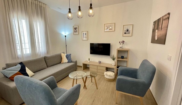 Charming New Apartment in Historic Córdoba, Walk to Top Attractions